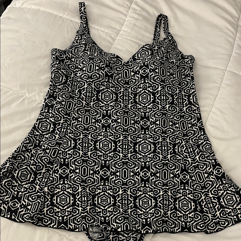 Black and White Geometric One-Piece Swimsuit